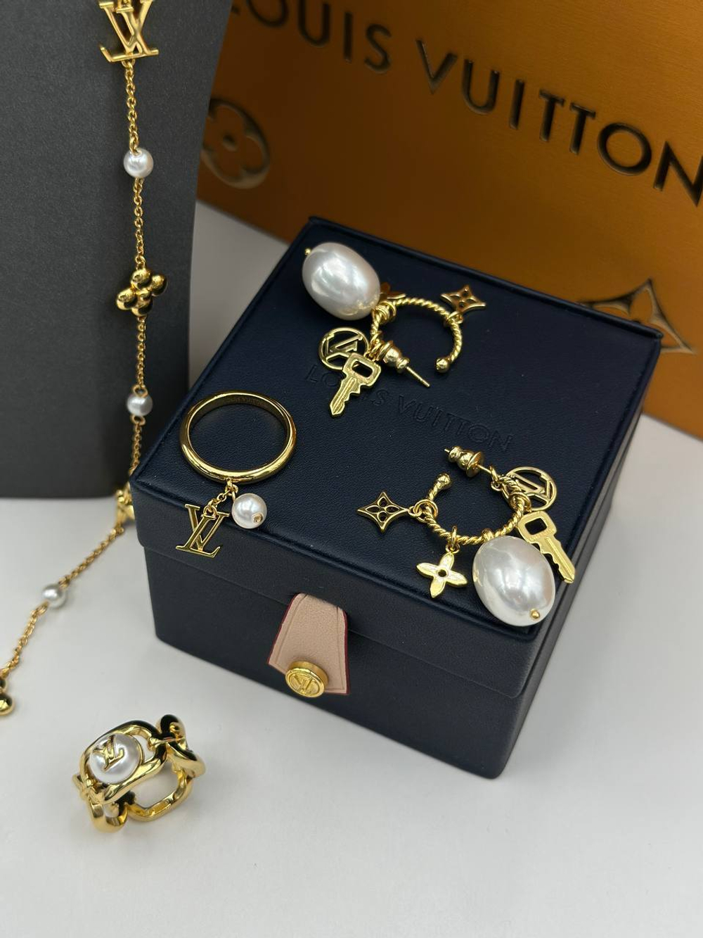 Кольцо Louis Vuitton тонкое