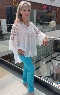 Белая ажурная блузон-туника на пуговицах