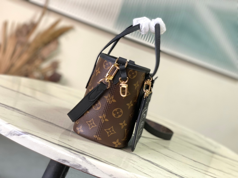 Louis Vuitton Neverfull Bandouliere Inside Out BB