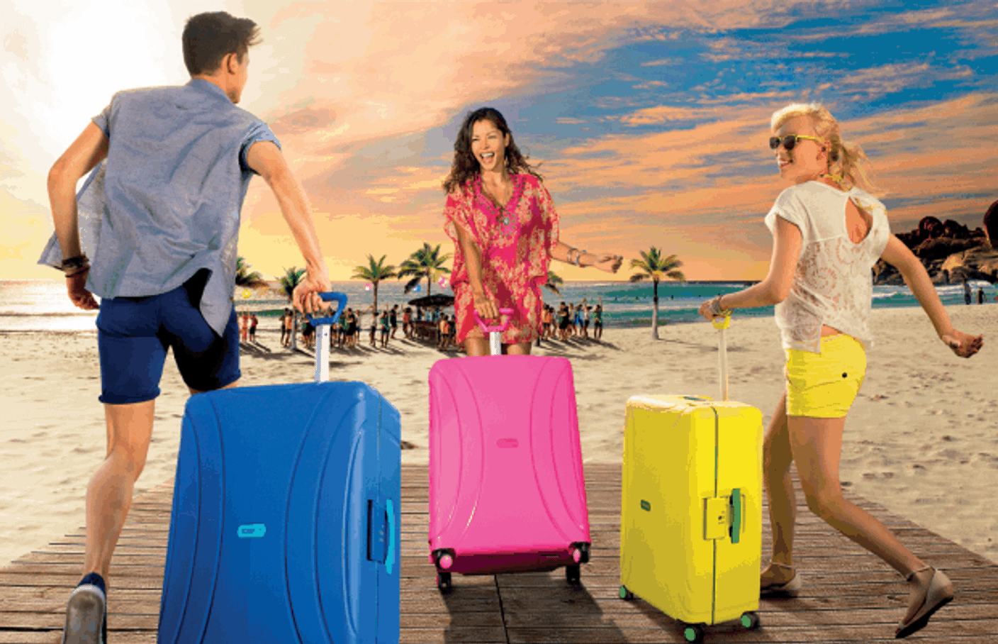 Купить путевку через. Отпуск чемодан. Чемодан на море. Чемодан для путешествий. Отдыхающие с чемоданами.
