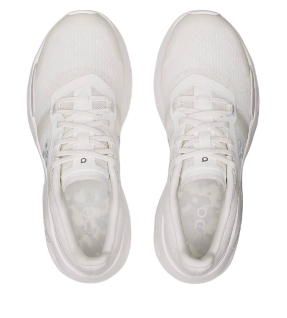 Женские КроссовкиOn The Roger Cloudpuls - белый