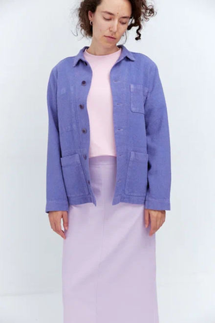 Верхняя мужская рубашка с карманами сиреневого цвета