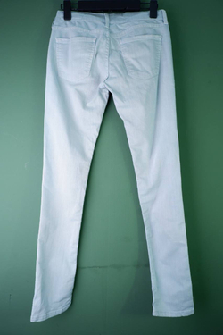 Джинсы стильного оттенка, маркировка 26-32, визуально 44 размер