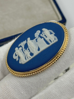 Брошь Wedgwood синяя