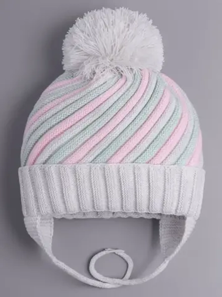 Шапка для девочки на завязках на осень