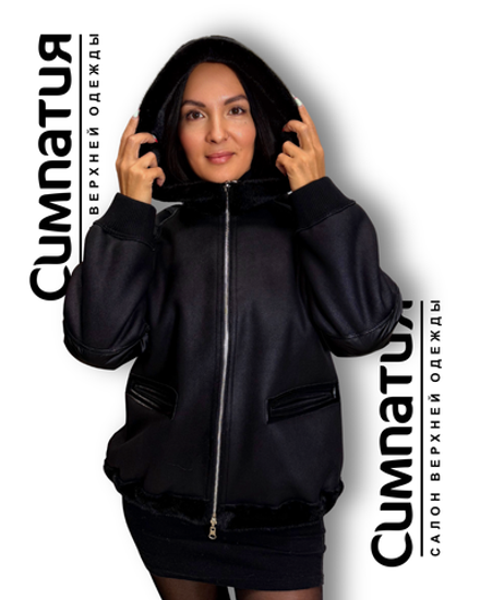 Куртка черного цвета, на воротнике стильный эко мех