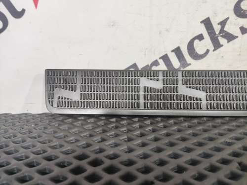 Молдинг порога правый