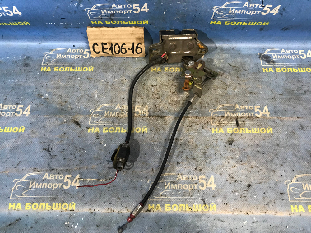 Замок багажника TOYOTA COROLLA 1995