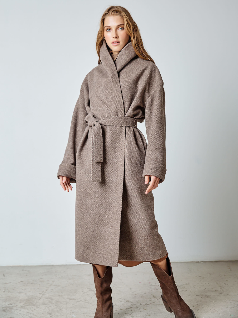 Пальто из шерсти на подкладке с шалевым воротником коричневый