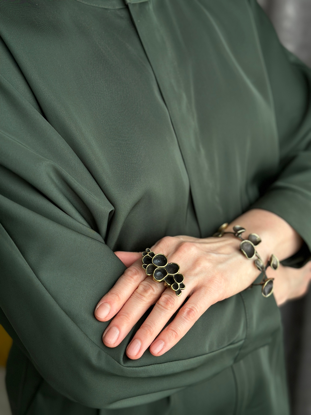 Кольцо впалые сферы,бронза