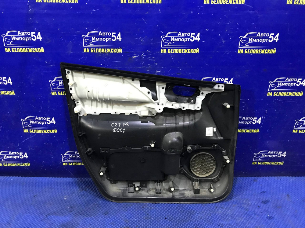 Обшивка двери NISSAN SERENA 2016-2022