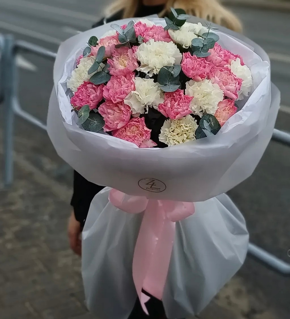 Букет(диантусы 25 шт белые и розовые,эвкалипт)