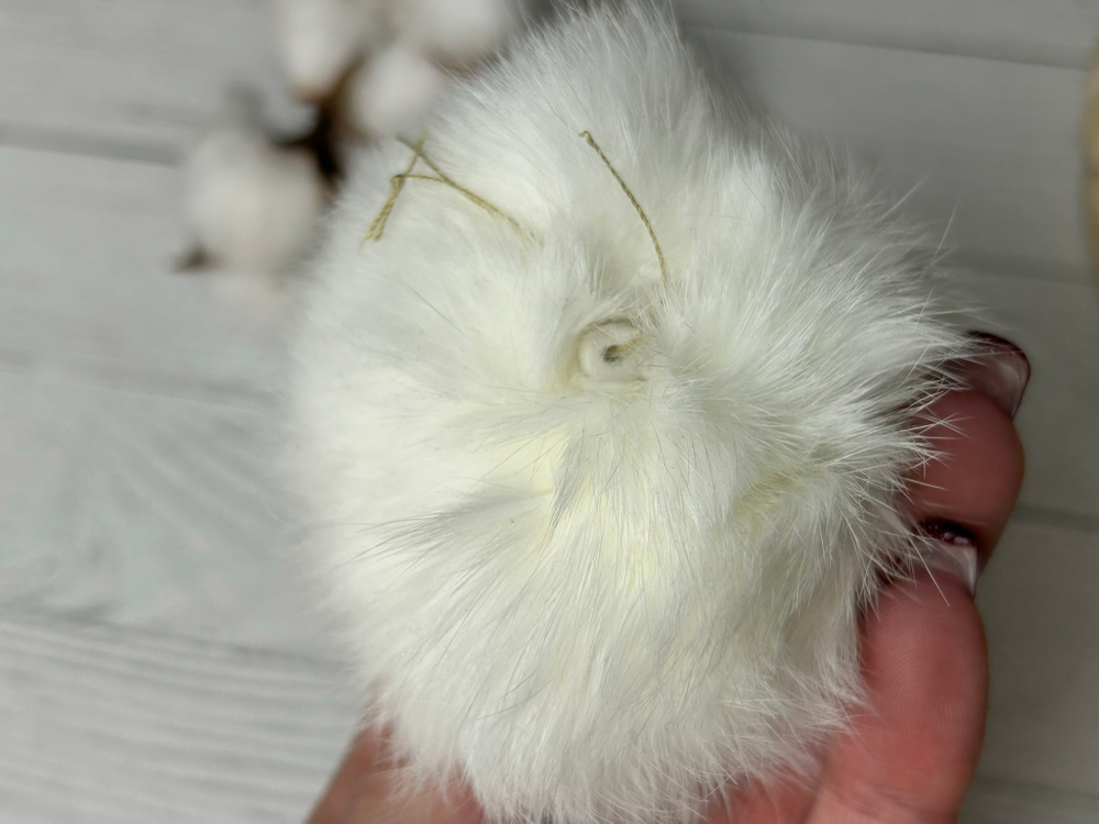 Помпон КРОЛИК натуральный 8см белый