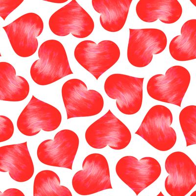 Сердечки красные на белом фоне