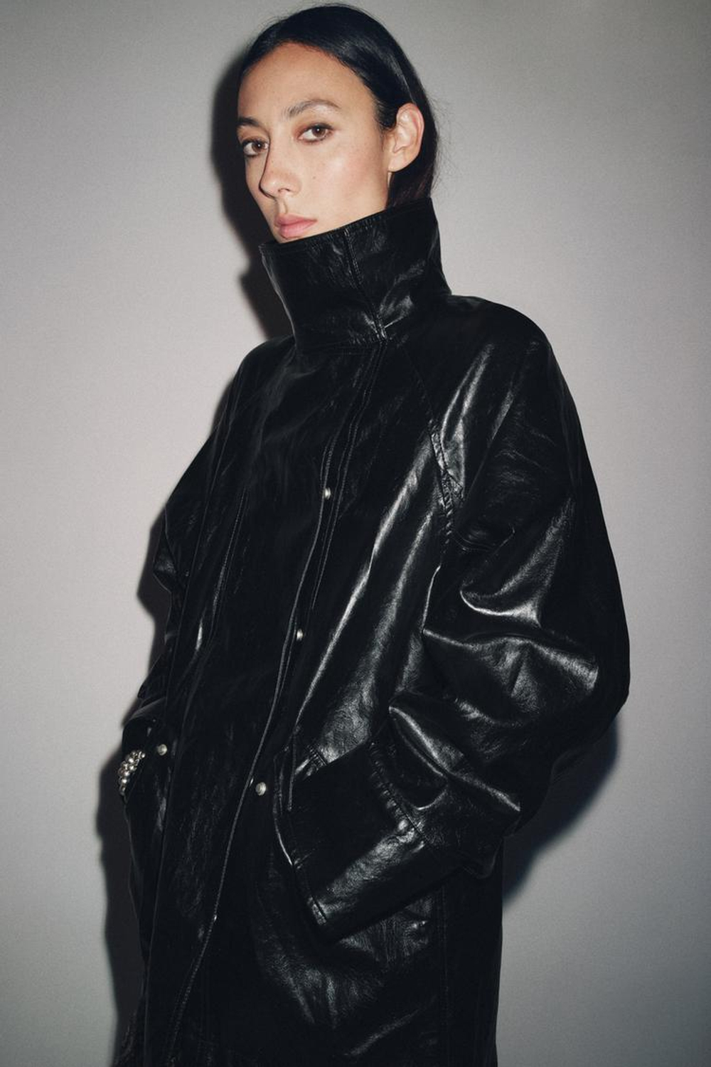 ZARA КУРТКА С БЛЕСТЯЩЕЙ ОТДЕЛКОЙ — ZW COLLECTION, ЧЕРНЫЙ