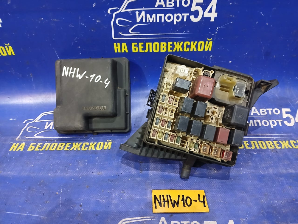 Блок предохранителей подкапотный TOYOTA PRIUS 1998