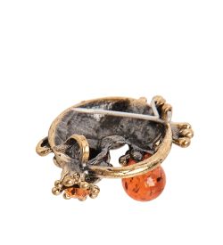 AM- 929 Брошь «Лягушка с шариком» (латунь, янтарь)
