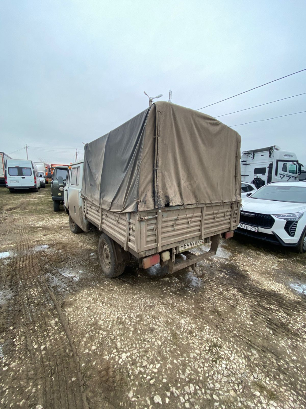 UAZ 3909* Бортовой 390945 (Тент, 4+1 мест, без ABS, Бензиновый, 2,7 л, 112 л.с.)