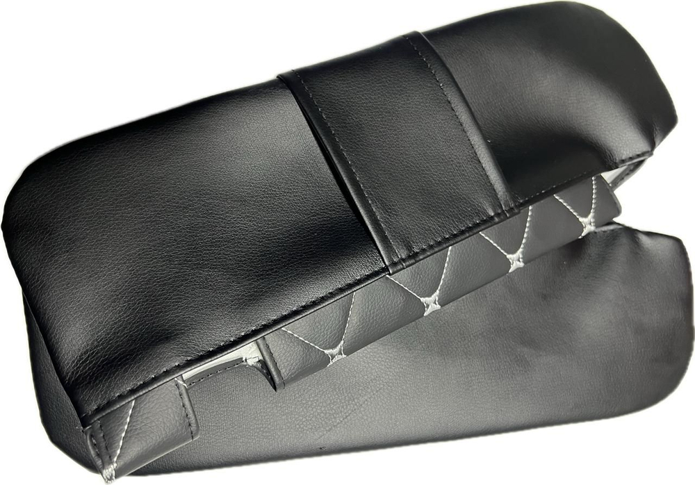 Чехлы на козырьки ЛАДА Ларгус, РЕНО Логан, Дастер, Сандеро (белая нить Бабочка)