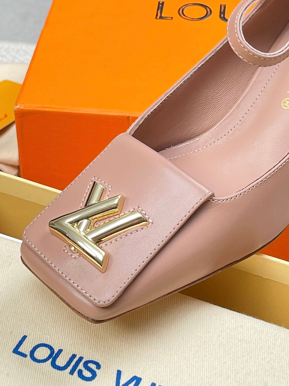 Louis Vuitton Shake Pump