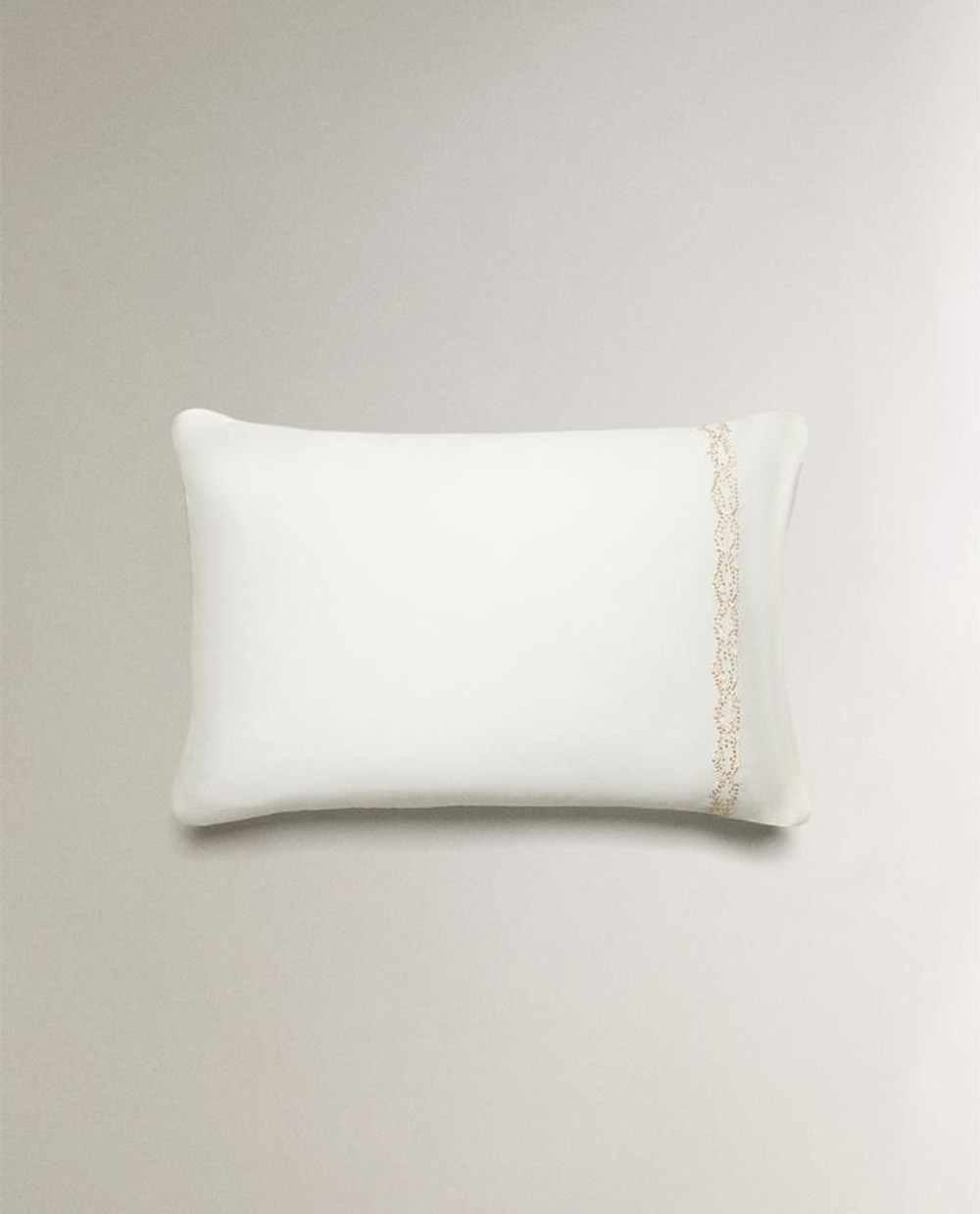 ZARA HOME АТЛАСНАЯ НАВОЛОЧКА С ВЫШИВКОЙ, ЗОЛОТОЙ
