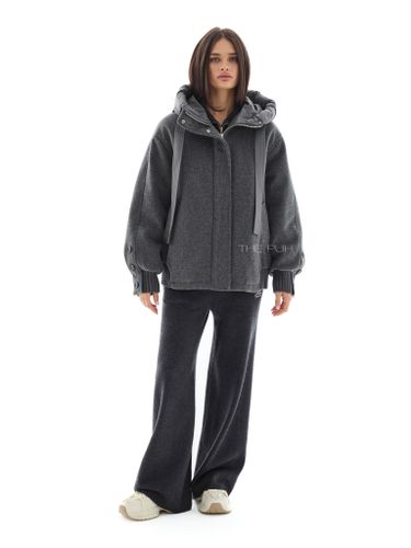 Темно-серая куртка с вязаными вставками