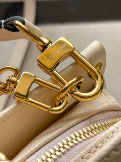 Louis Vuitton Onthego East West