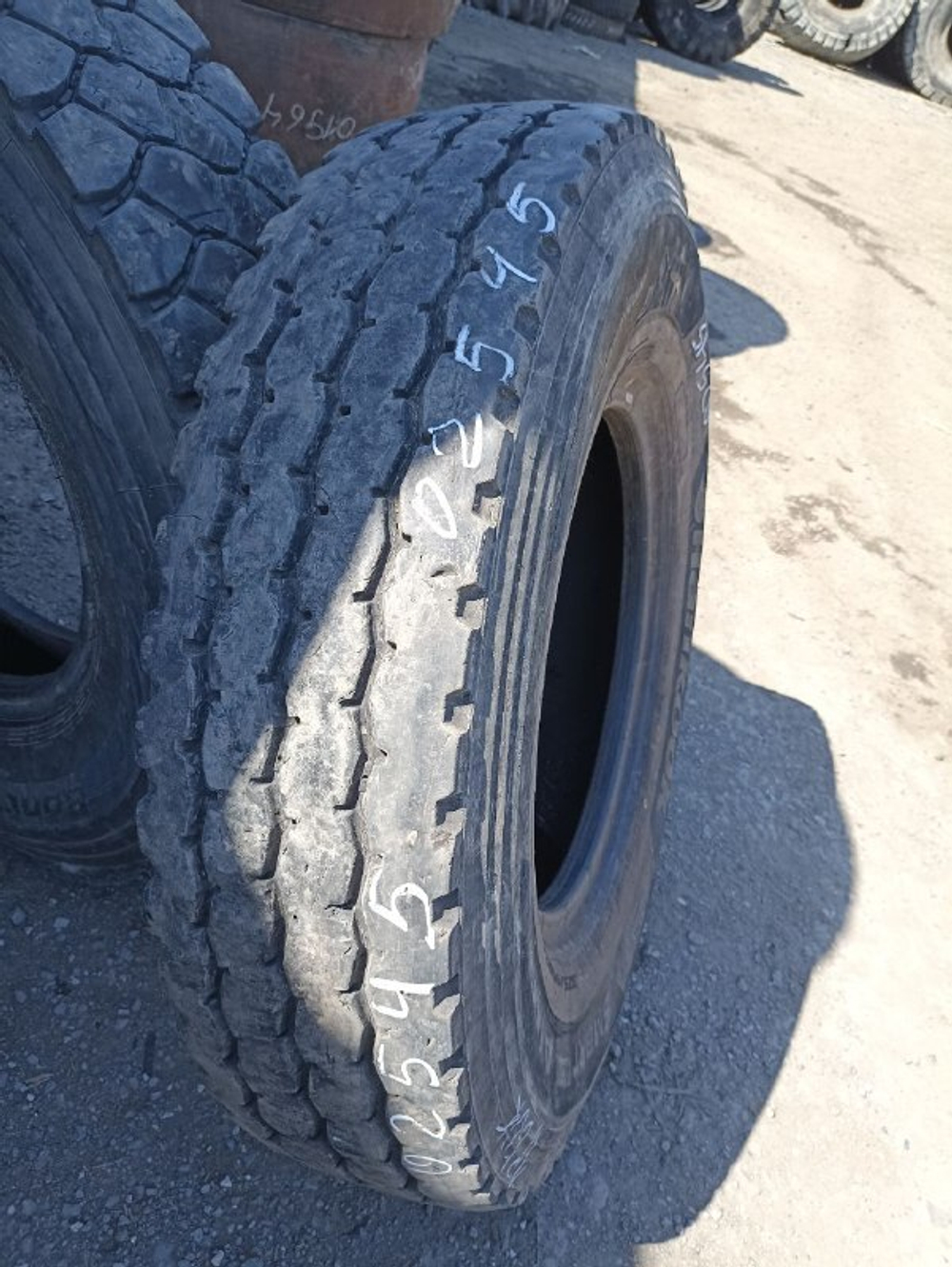 325/95R24 Hankook AM06 шина б/у