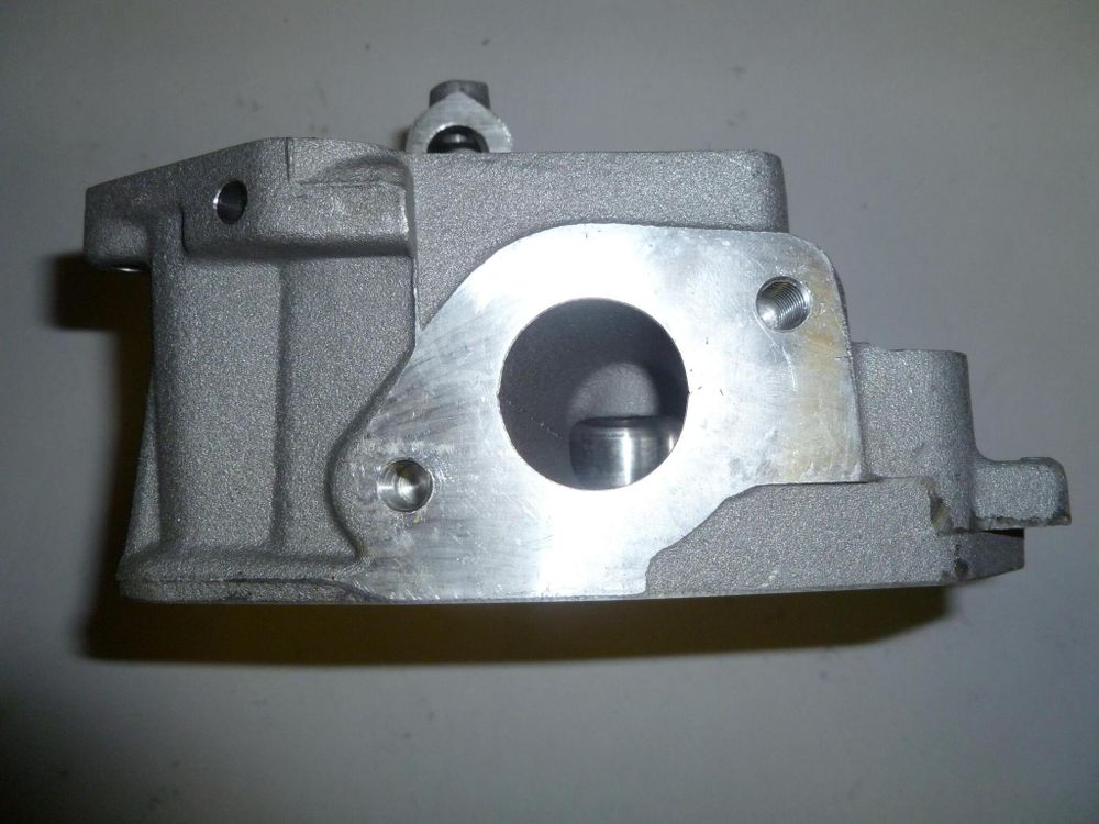 Головка блока цилиндров KM2V80/Cylinder head(right)