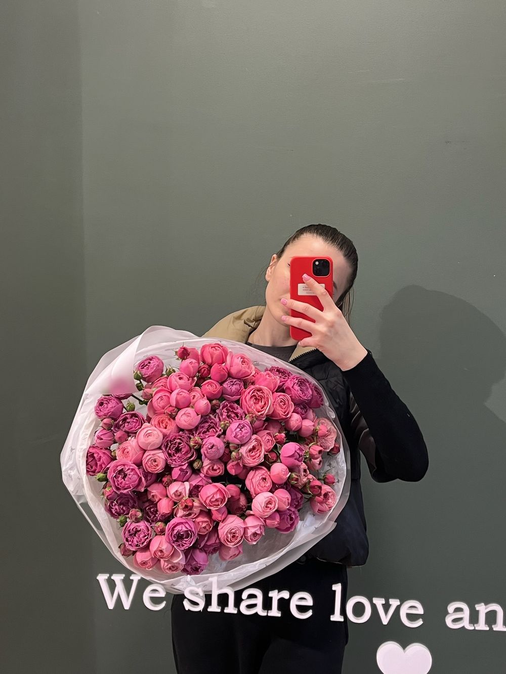 Букет моно из яркой пионовидной розы