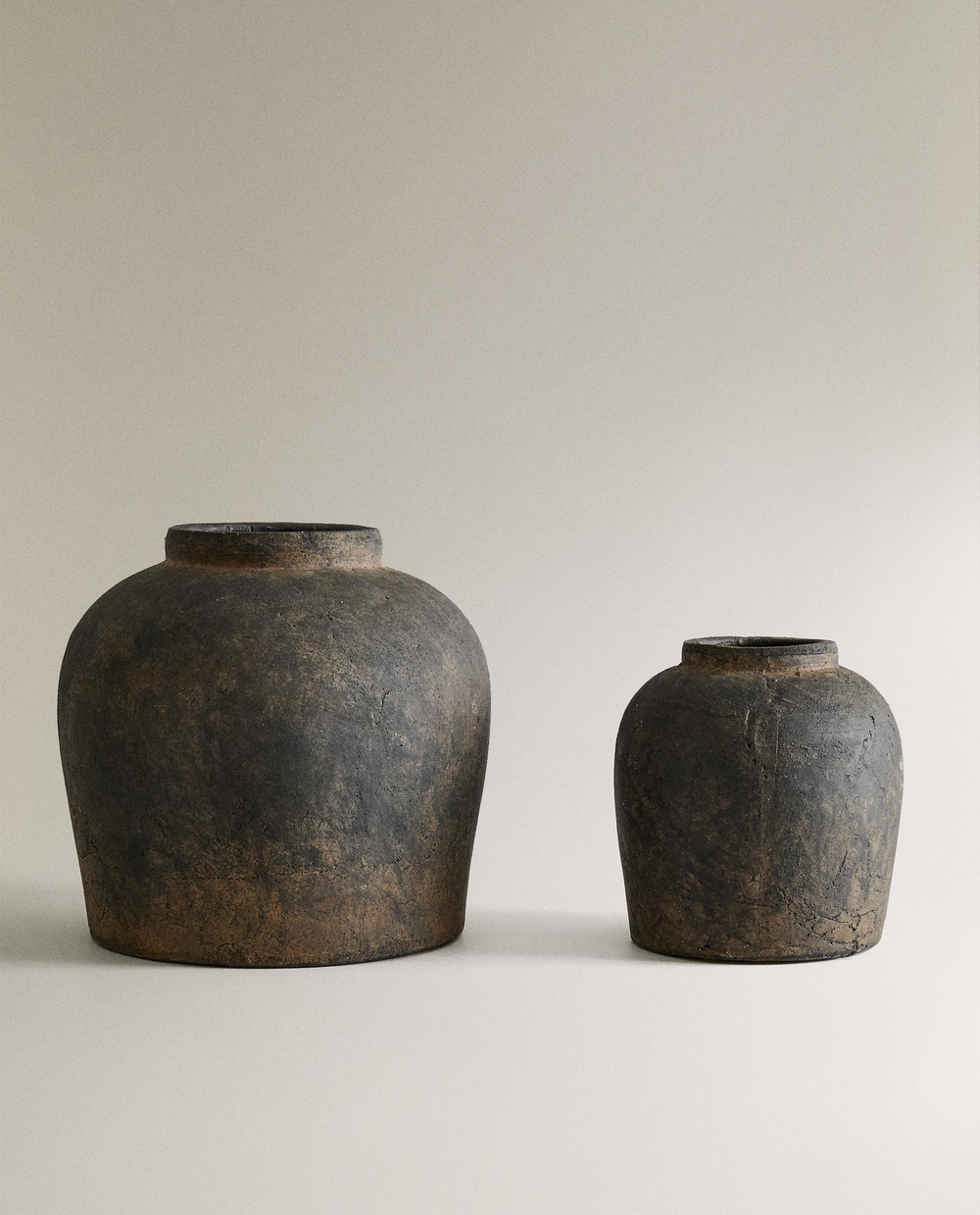 Zara Home Ваза из глины, цвет чёрный, 20 см