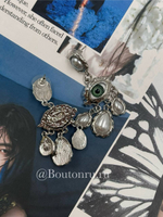 Серьги Скиапар. серебристые в форме глаза с крупными жемчужными подвесками