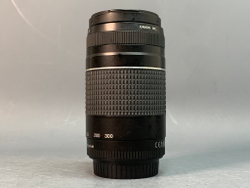 Canon EF 75-300mm 4-5.6 III микроцарапины.