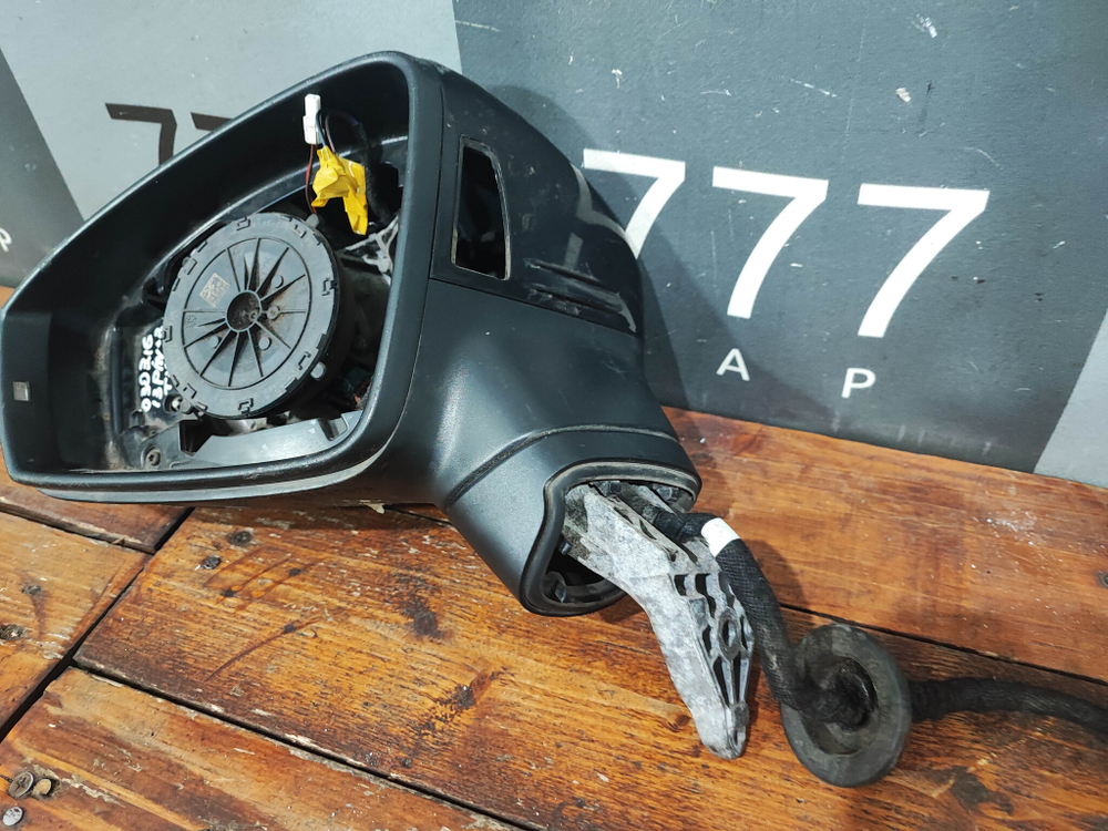 Зеркало левое 13+2 pin Volkswagen Tiguan 2 16-нв Б/У Оригинал