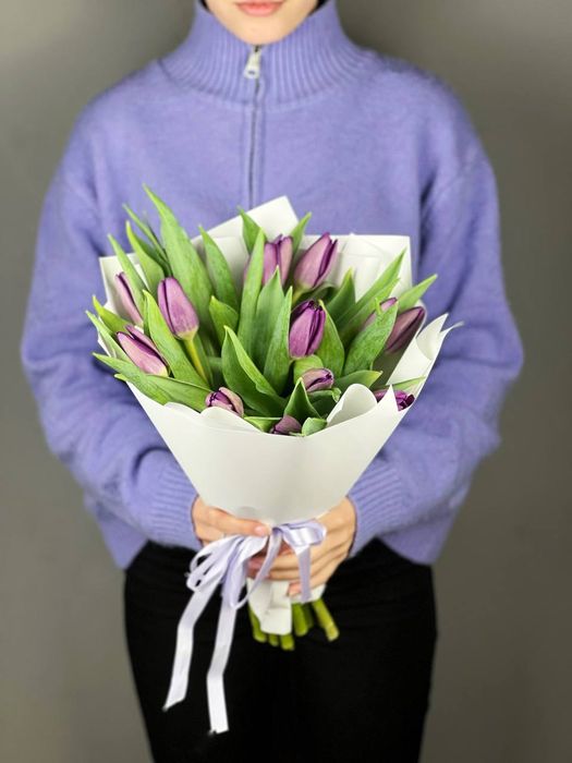 Букет фиолетовых тюльпанов (в упаковке)