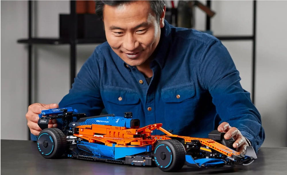 Конструктор LEGO Technic 42141 Гоночный автомобиль McLaren Formula 1