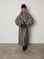 Шуба из экомеха с воротником-стойкой