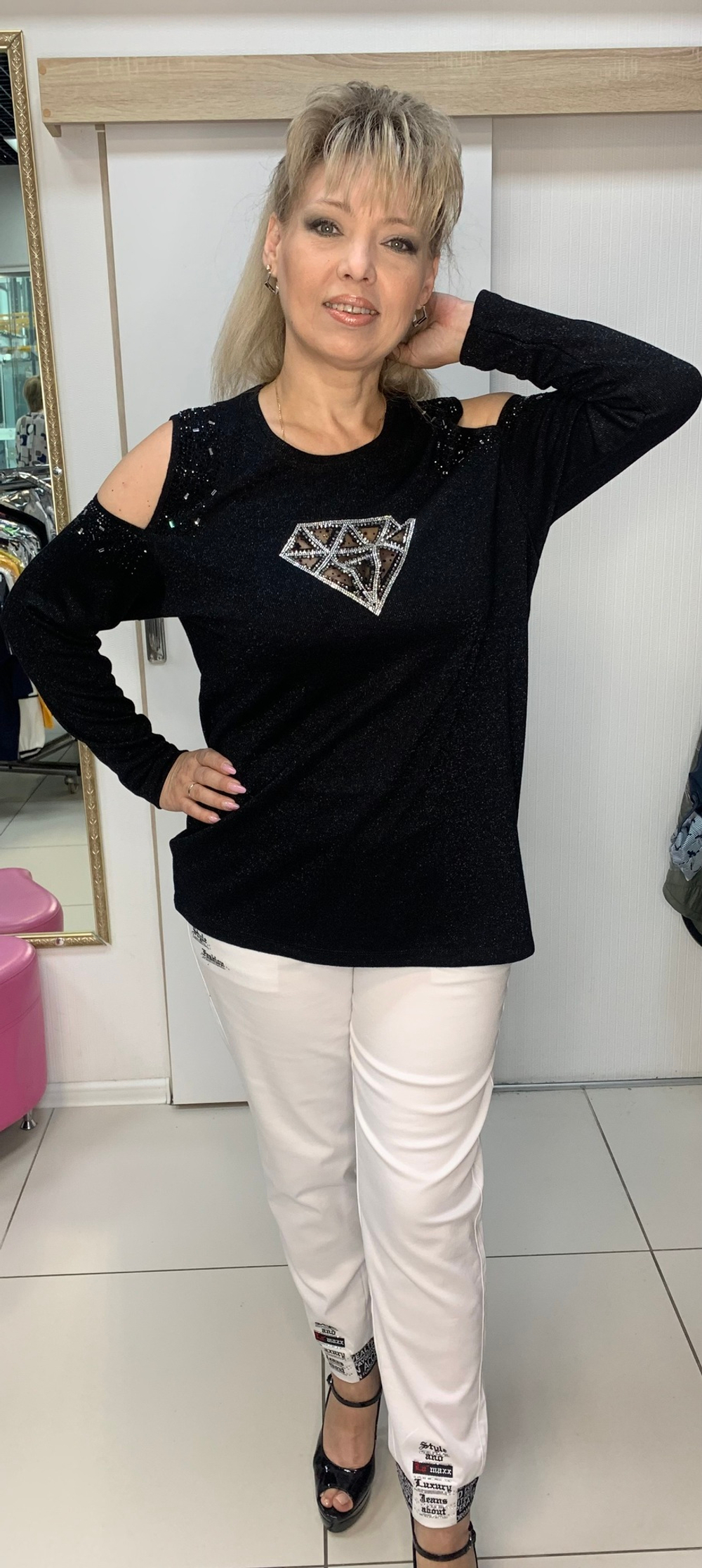 Черный джемпер со стразовым принтом