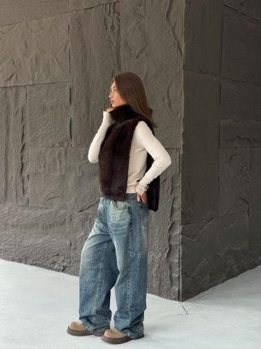 Темно-коричневая манишка из эко-меха