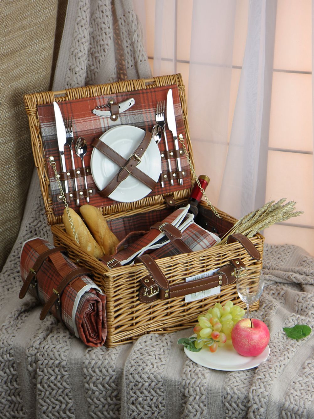 HOLYDAY BASKET Набор для пикника с термосумкой и пледом на 2 персоны