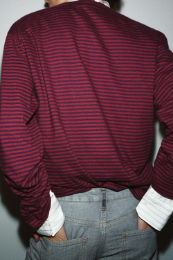 ZARA ФУТБОЛКА ИЗ ХЛОПКА И ЛЬНА В ПОЛОСКУ, ОТТЕНКИ ФИОЛЕТОВОГО