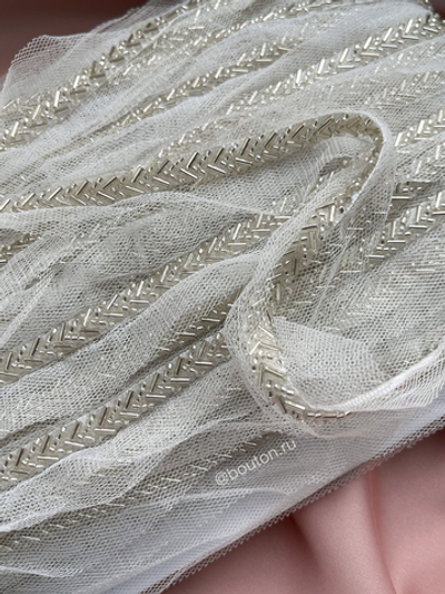 Тесьма серебристая стеклярус с бисером на белой сетке