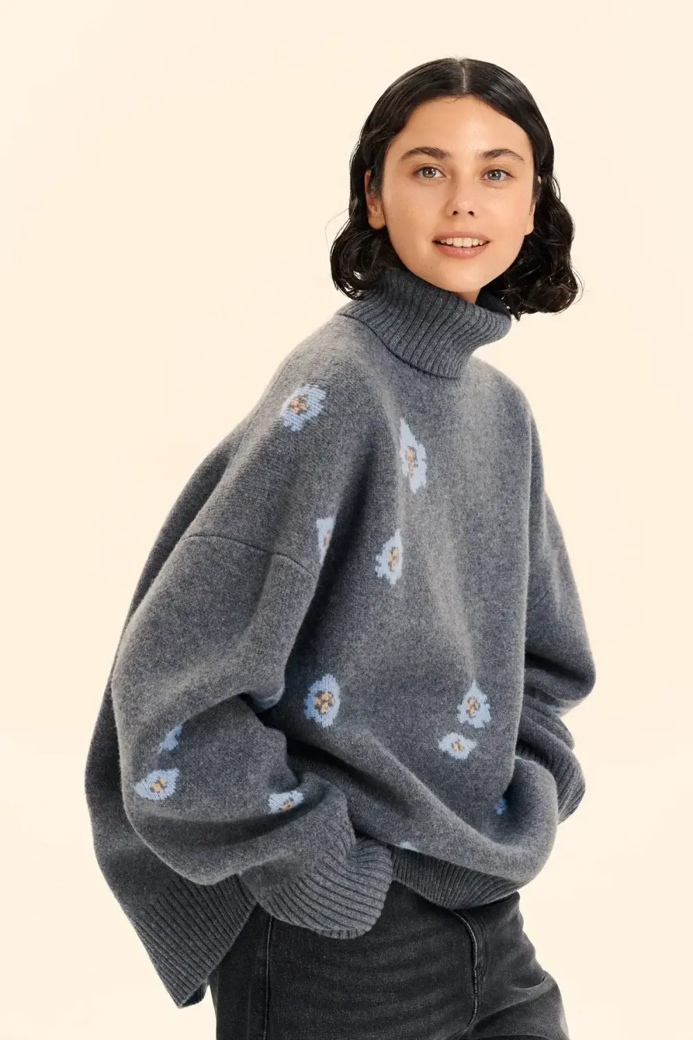 Свитер с горлом ((I can buy myself flowers)), серый