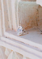 Кольцо «Марселия большая» с черной ювелирной эмалью и белым перламутром