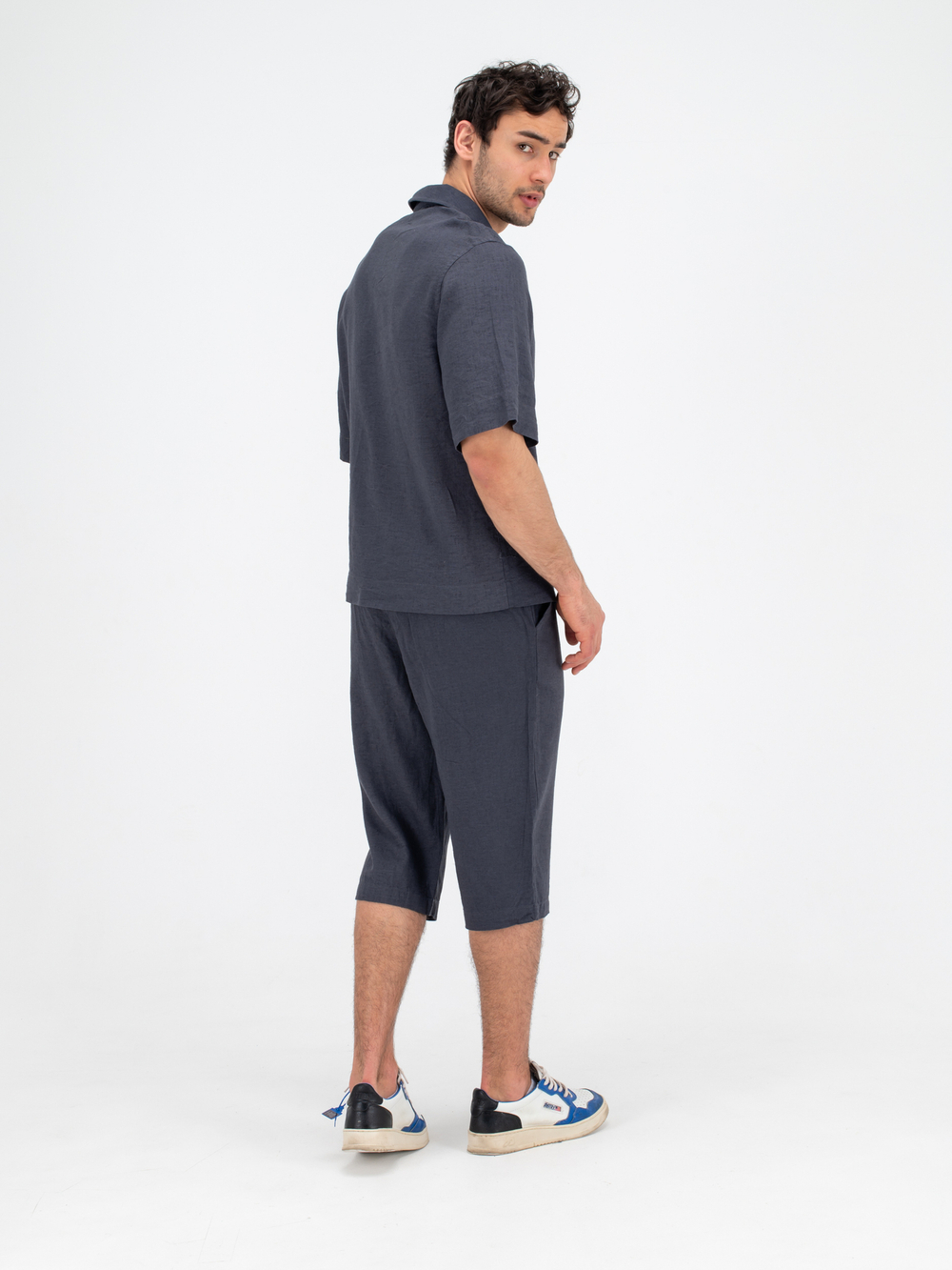 Костюм льняной с шортами. Графит