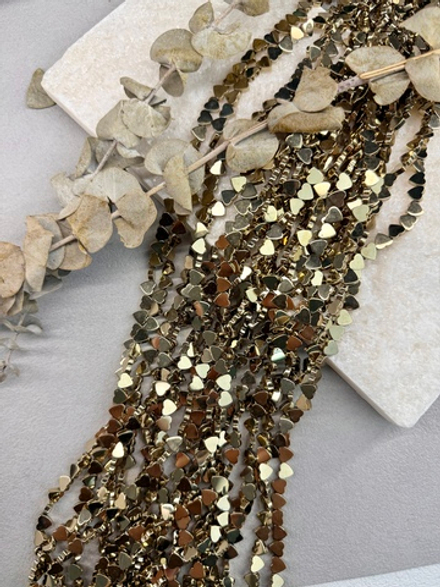 Гематит сердце, светлое золото, 6 мм, нить 40 см