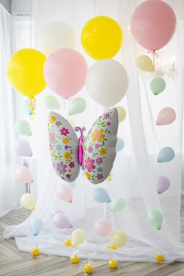 Композиция с цепочками и фигурой