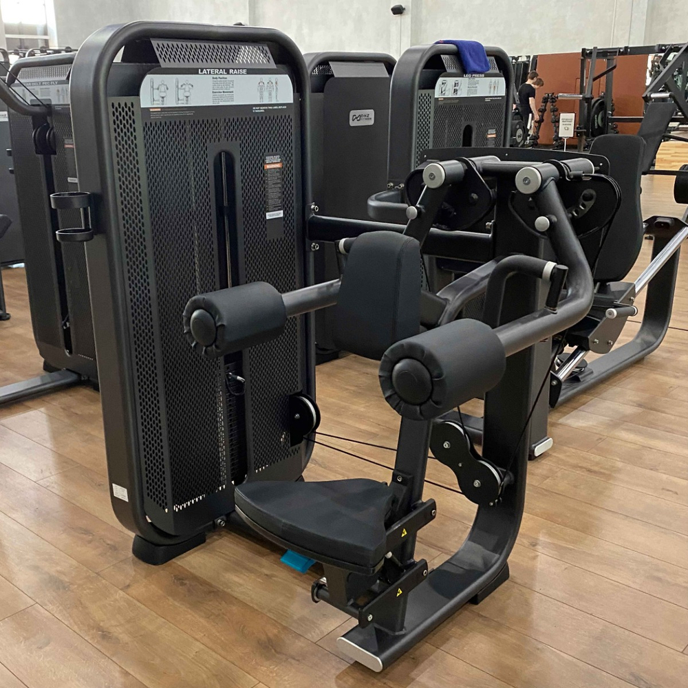 E7005 Дельт-машина. Стек 110 кг