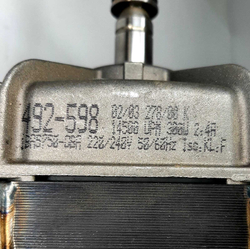 42 Двигатель для стиральной машины Bosch  492-598 б/у