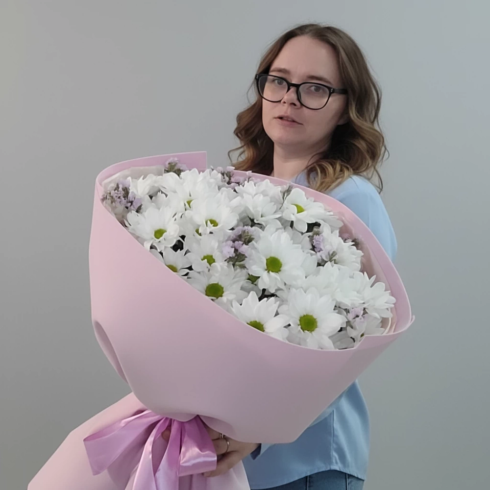 Букет "Баккарди со статицей" из хризантем и статицы.